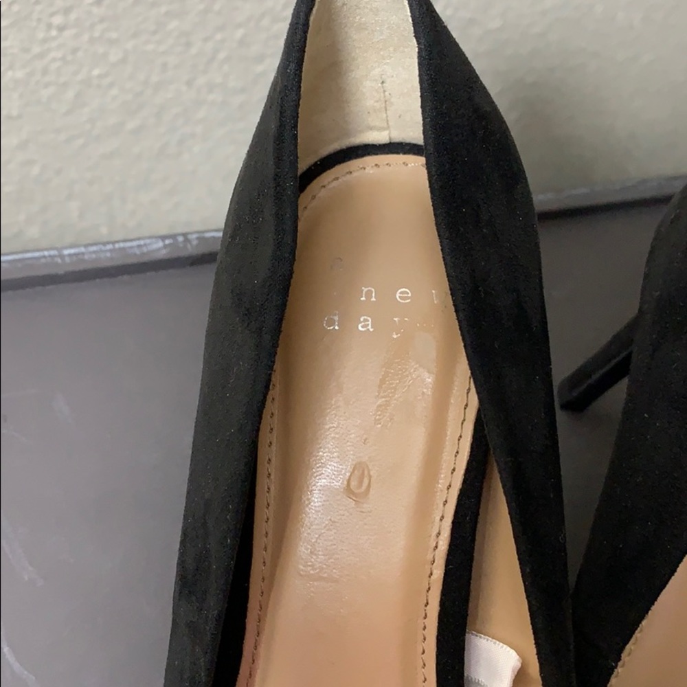 A New Day black pointed toe suede pumps - Picture 4 of 6